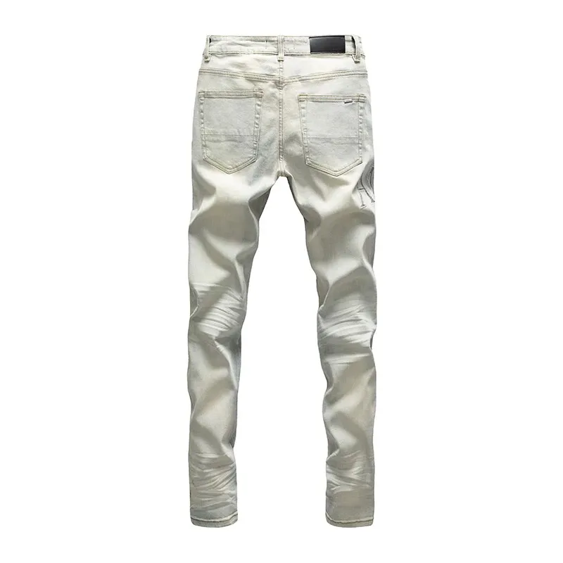 #N16 P246💰 (Extreme version) AMIRI popular high street jeans slim fit stretch washed knife cut trousers for men AMIRI amiri is transliterated as Emil, which is the name of the founder. Mike Amiri, the founder of amiri, grew up in Los Angeles, USA. He was influenced by local street culture and Punk Rock since childhood, so he founded the amiri brand named after himself. A variety of trendy clothing meets the needs of different trendy players. Amiri clothing has novel and unique styles and is a well-known street brand in the United States. The styles and styles of many clothes are loved by many street photographers. The various clothing styles meet the dressing needs of different people, show their unique temperament, and show the trend of dressing. amiri's jeans are relatively famous. Not only do they have many styles, but the quality of the jeans is also very good. Many celebrities have also worn amiri brand jeans. Color: Picture color Size: 28, 30, 32, 34, 36 28 30 32 34 36 Waist 71 76 81 86 91 Qianlang 26.5 27.5 28.5 29.5 30.5 Hou Lang 37 38 39 40 41 Foot 14 14.8 15.6 16.4 17.2 Foreign Minister 100 102 104 106 107
