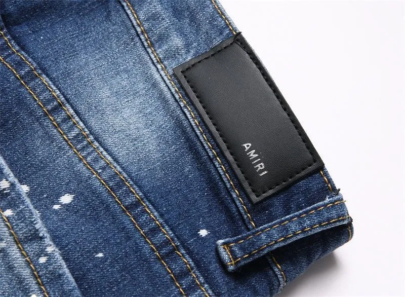 ￼#M05 P168💰 AMIRI splash-ink medal patch embroidered jeans trousers AMIRI high street basic ripped tight stretch jeans trousers Amiriamiri is transliterated as Emil, which is the name of the founder. Mike Amiri, the founder of amiri, grew up in Los Angeles, USA. He was influenced by the local street culture Rock since he was a child, so he founded the amiri brand named after himself. A variety of trendy clothing meets the needs of different trendy players. Amiri clothing has novel and unique styles and is a well-known street brand in the United States. Many of its styles and styles are loved by many street photographers. Various clothing styles meet the needs of different people, show their unique temperament, and show the trend of dressing. amiri's jeans are relatively famous. Not only do they have many styles, but the quality of the jeans is also very good. Many celebrities have also worn amiri brand jeans.  The jeans of the amiri brand break through the production process and cutting of the original jeans. The fabrics are relatively soft and comfortable, and are not as hard as some jeans, which can irritate the skin and cause the skin to bleed when worn. Los Angeles trendy brand Amiri's jeans are made with great detail from tailoring to texture, adding wrinkles, bullet holes, damage and other details to add to the trendiness of the jeans. You can choose the style that suits you according to your own needs. Only when you wear a suitable style can you have a certain sense of fashion.  In recent years, high street has become a word that appears more and more frequently in men's clothing. High street style has also become an important direction for everyone's matching. High street related items are basically inseparable from oversize or off-shoulder tops. The lower body is matched with trackpants or tight-fitting denim. In my opinion, the most representative one is perhaps annihilation. Color; picture color Size: 30-32-34-36