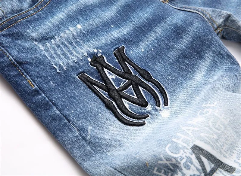 ￼#M05 P168💰 AMIRI splash-ink medal patch embroidered jeans trousers AMIRI high street basic ripped tight stretch jeans trousers Amiriamiri is transliterated as Emil, which is the name of the founder. Mike Amiri, the founder of amiri, grew up in Los Angeles, USA. He was influenced by the local street culture Rock since he was a child, so he founded the amiri brand named after himself. A variety of trendy clothing meets the needs of different trendy players. Amiri clothing has novel and unique styles and is a well-known street brand in the United States. Many of its styles and styles are loved by many street photographers. Various clothing styles meet the needs of different people, show their unique temperament, and show the trend of dressing. amiri's jeans are relatively famous. Not only do they have many styles, but the quality of the jeans is also very good. Many celebrities have also worn amiri brand jeans.  The jeans of the amiri brand break through the production process and cutting of the original jeans. The fabrics are relatively soft and comfortable, and are not as hard as some jeans, which can irritate the skin and cause the skin to bleed when worn. Los Angeles trendy brand Amiri's jeans are made with great detail from tailoring to texture, adding wrinkles, bullet holes, damage and other details to add to the trendiness of the jeans. You can choose the style that suits you according to your own needs. Only when you wear a suitable style can you have a certain sense of fashion.  In recent years, high street has become a word that appears more and more frequently in men's clothing. High street style has also become an important direction for everyone's matching. High street related items are basically inseparable from oversize or off-shoulder tops. The lower body is matched with trackpants or tight-fitting denim. In my opinion, the most representative one is perhaps annihilation. Color; picture color Size: 30-32-34-36