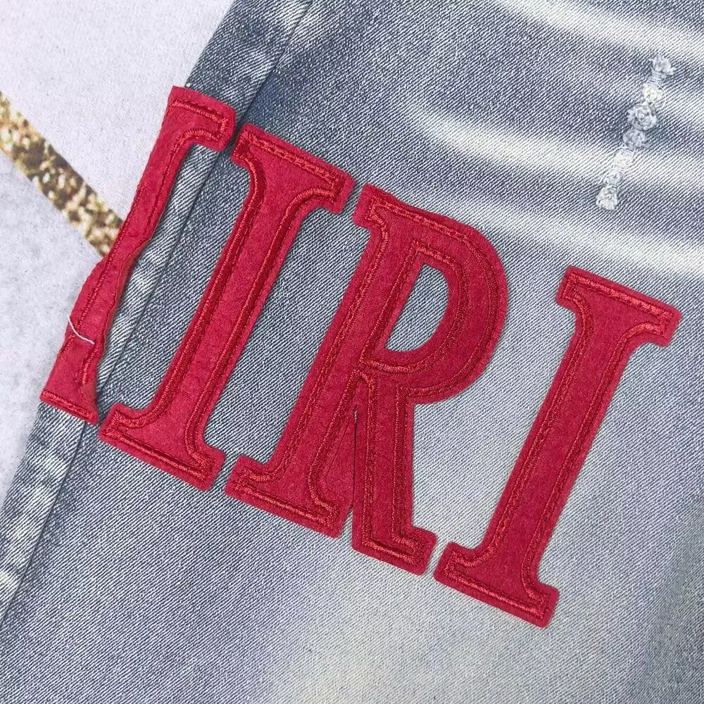 P150 Top replica AMIRI denim shorts AMIRI high street basic ripped tight stretch jeans trousers Amiriamiri is transliterated as Emil, which is the name of the founder. Mike Amiri, the founder of amiri, grew up in Los Angeles, USA. He was influenced by the local street culture Rock since he was a child, so he founded the amiri brand named after himself. A variety of trendy clothing meets the needs of different trendy players. Amiri clothing has novel and unique styles and is a well-known street brand in the United States. Many of its styles and styles are loved by many street photographers. Various clothing styles meet the needs of different people, show their unique temperament, and show the trend of dressing. amiri's jeans are relatively famous. Not only do they have many styles, but the quality of the jeans is also very good. Many celebrities have also worn amiri brand jeans. Fashionability.  Color; picture color Size: m l xl xxl