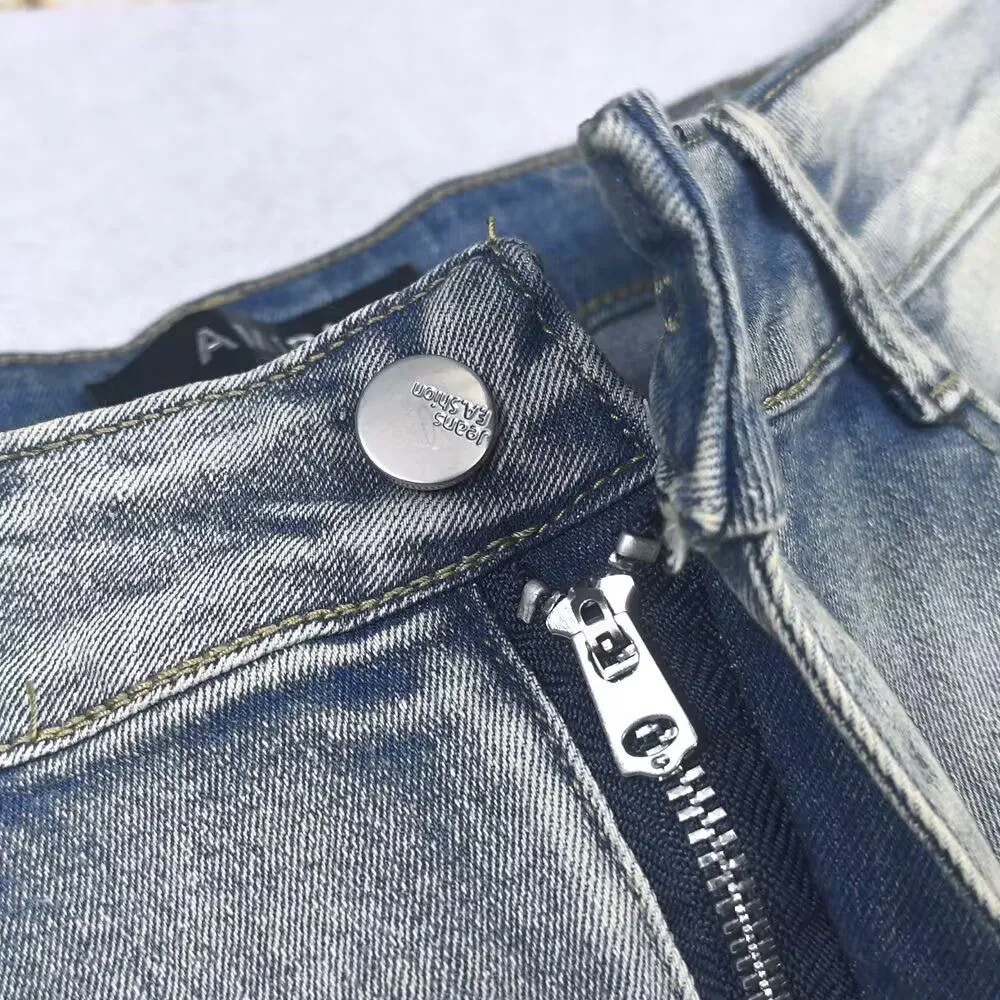 P150 Top replica AMIRI denim shorts AMIRI high street basic ripped tight stretch jeans trousers Amiriamiri is transliterated as Emil, which is the name of the founder. Mike Amiri, the founder of amiri, grew up in Los Angeles, USA. He was influenced by the local street culture Rock since he was a child, so he founded the amiri brand named after himself. A variety of trendy clothing meets the needs of different trendy players. Amiri clothing has novel and unique styles and is a well-known street brand in the United States. Many of its styles and styles are loved by many street photographers. Various clothing styles meet the needs of different people, show their unique temperament, and show the trend of dressing. amiri's jeans are relatively famous. Not only do they have many styles, but the quality of the jeans is also very good. Many celebrities have also worn amiri brand jeans. Fashionability.  Color; picture color Size: m l xl xxl
