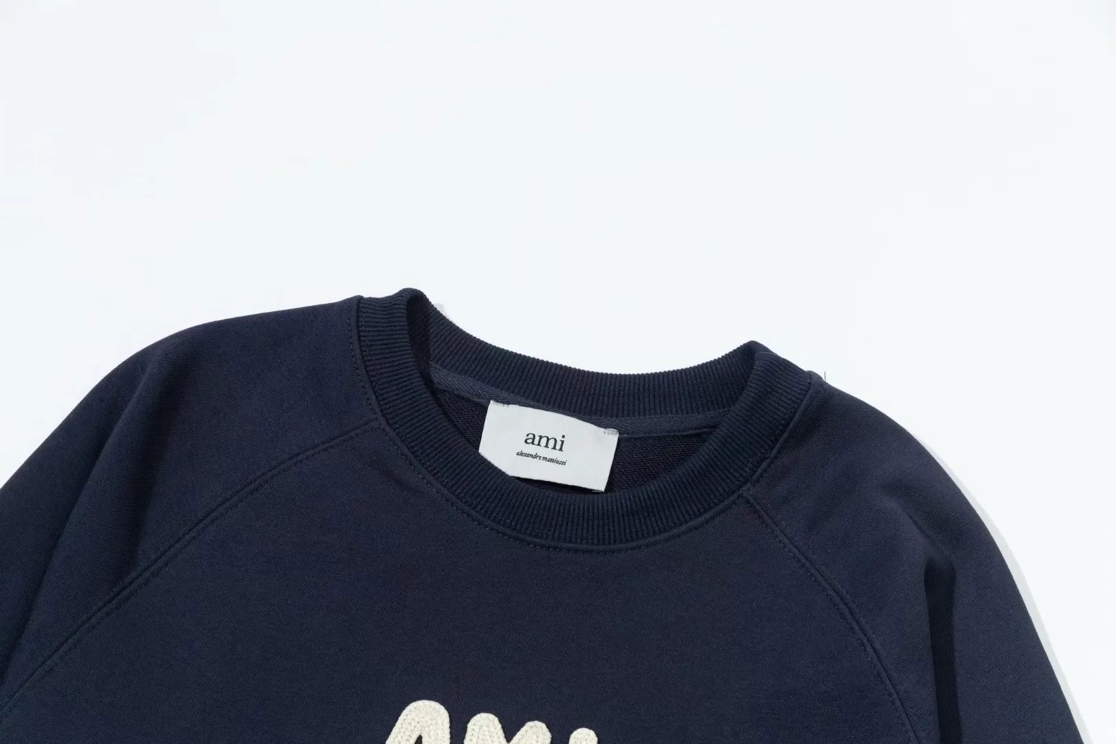 666# AMI PARIS 25 new autumn and winter crochet monogram micro-label towel embroidered raglan round neck pullover sweatshirt Customized 360g pure cotton fabric YP replica New main wheat Washable wheat QR code can be scanned Same style for men and women Color: Baolan apricot Size: S-XL