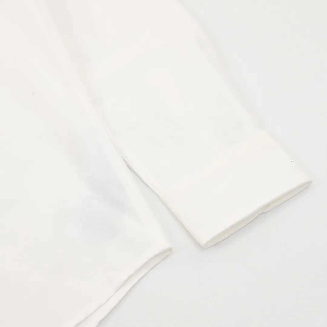 🅿️500 AMI Paris small love embroidered long-sleeved shirt. Customized high-quality flexible Oxford cotton, imported machine embroidery technology, high precision, smooth and delicate lines. The fabrics have been washed, with better hand feel and texture. It is not easy to deform, shrink, or fade. It maintains long-term beauty, customized accessories, loose fit. Size: 38-44