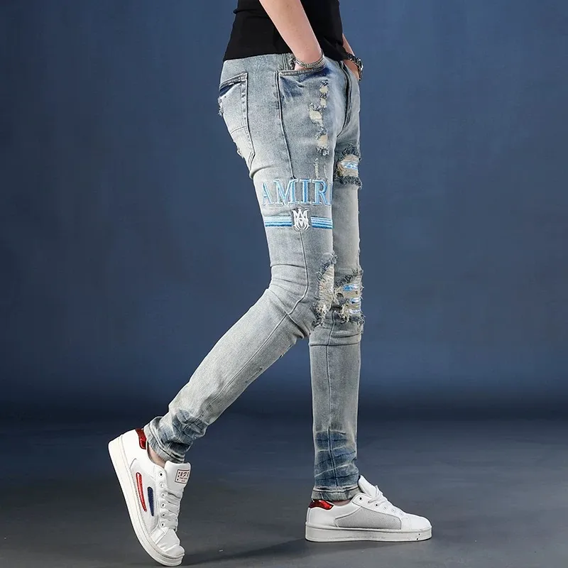 #N09 P246💰 (Top version) AMIRI hot-selling high street jeans, slim-fit stretchy washed knife-cut trousers for men AMIRI amiri is transliterated as Emil, which is the name of the founder. Mike Amiri, the founder of amiri, grew up in Los Angeles, USA. He was influenced by local street culture and Punk Rock since childhood, so he founded the amiri brand named after himself. A variety of trendy clothing meets the needs of different fashion players. Amiri clothing has novel and unique styles and is a well-known street brand in the United States. The styles and styles of many clothes are loved by many street photographers. The various clothing styles meet the dressing needs of different people, show their unique temperament, and show the trend of dressing. amiri's jeans are relatively famous. Not only do they have many styles, but the quality of the jeans is also very good. Many celebrities have also worn amiri brand jeans. Color: Picture color Size: 28, 30, 32, 34, 36 28 30 32 34 36 Waist 71 76 81 86 91 Qianlang 26.5 27.5 28.5 29.5 30.5 Hou Lang 37 38 39 40 41 Foot 14 14.8 15.6 16.4 17.2 Foreign Minister 100 102 104 106 107