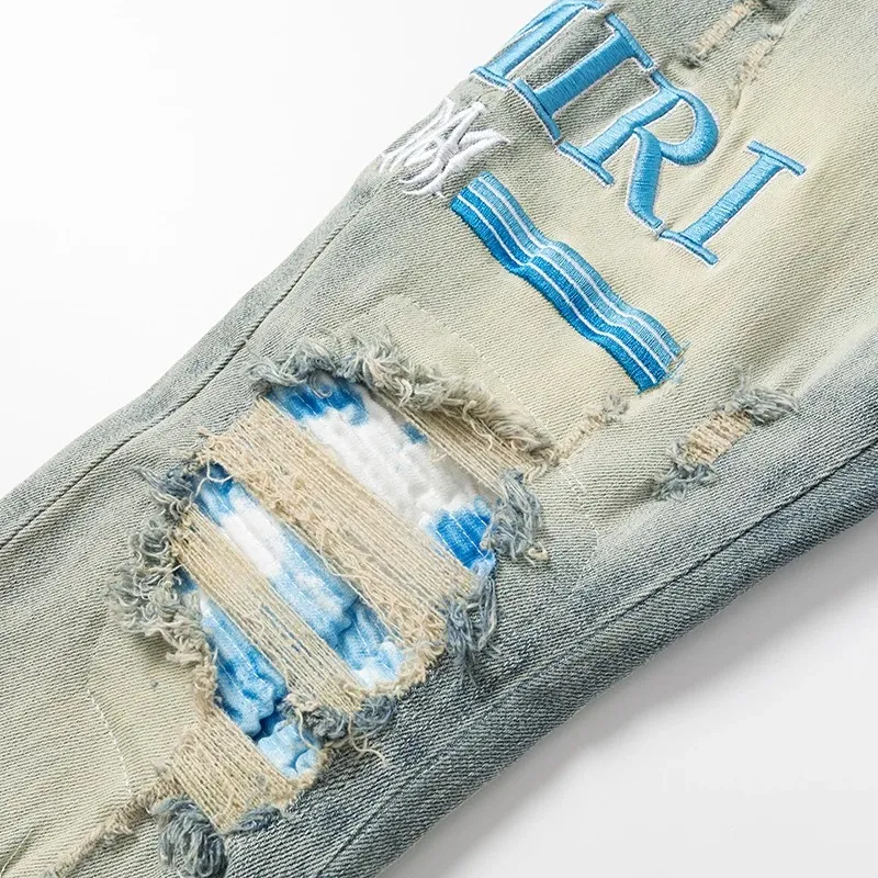 #N09 P246💰 (Top version) AMIRI hot-selling high street jeans, slim-fit stretchy washed knife-cut trousers for men AMIRI amiri is transliterated as Emil, which is the name of the founder. Mike Amiri, the founder of amiri, grew up in Los Angeles, USA. He was influenced by local street culture and Punk Rock since childhood, so he founded the amiri brand named after himself. A variety of trendy clothing meets the needs of different fashion players. Amiri clothing has novel and unique styles and is a well-known street brand in the United States. The styles and styles of many clothes are loved by many street photographers. The various clothing styles meet the dressing needs of different people, show their unique temperament, and show the trend of dressing. amiri's jeans are relatively famous. Not only do they have many styles, but the quality of the jeans is also very good. Many celebrities have also worn amiri brand jeans. Color: Picture color Size: 28, 30, 32, 34, 36 28 30 32 34 36 Waist 71 76 81 86 91 Qianlang 26.5 27.5 28.5 29.5 30.5 Hou Lang 37 38 39 40 41 Foot 14 14.8 15.6 16.4 17.2 Foreign Minister 100 102 104 106 107