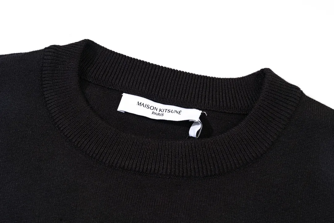 P200 A8103# MAISON KITSUNE 2023 New Autumn and Winter Classic Fox Head Round Neck Cardigan Sweater for Men and Women Color: Black Size: S-XL