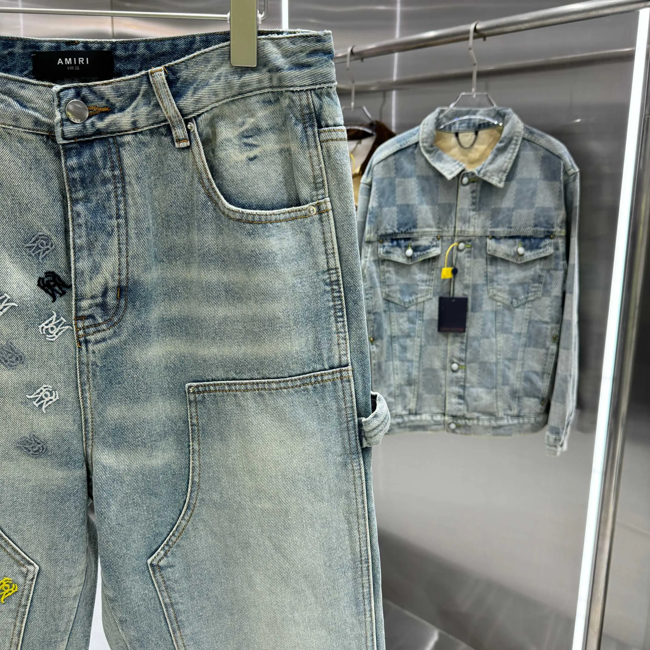 P290 Amiri pattern LOGO embroidery workwear street fashion loose straight jeans Color light blue Size 30 32 34 36 38