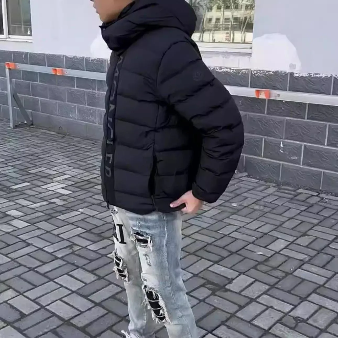 #M11 P168💰 AMIRI patch embroidery jeans trousers AMIRI high street basic ripped tight elastic jeans trousers amiri brand jeans break the production process and cutting of the original jeans, the fabrics are softer and more comfortable Hand-sewn collar label Customized logo buttons Genuine leather tag Color: Picture color Size: 30-32-34-36