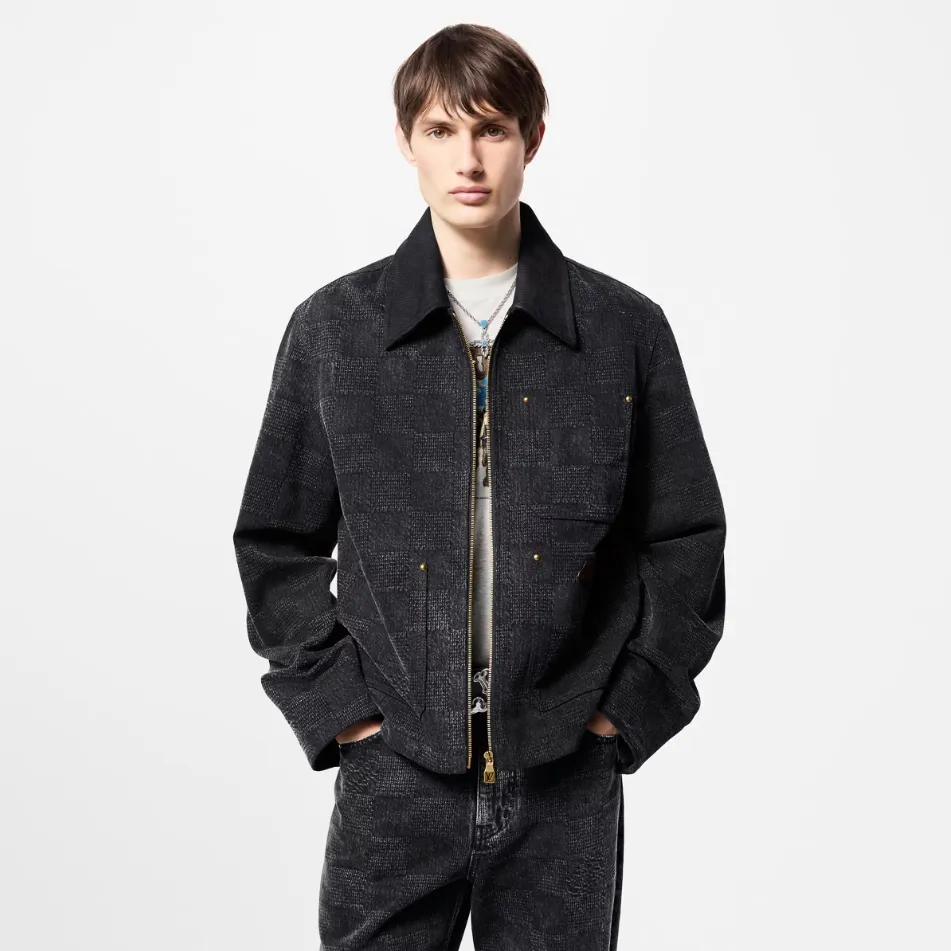Upper Body Photo LV DAMIER Cotton Work Tunic Jacket This washed denim waist jacket continues the American workwear style of the 2024 autumn and winter show, incorporating the Marque L.Vuitton déposée logo into Damier jacquard canvas. One of the LV Saddle leather patch pockets and nubuck collar with embossed Epi graphic. Buttons add a dandy touch to the cuffs and waist straps, and the unlined design is perfect for different seasons.  Regular fit Marque L.Vuitton déposée logo in Damier jacquard LV Saddle patch on lower left pocket Nubuck collar with Epi embossing Zip front with LV stamped zipper pull Patch pockets Studs Adjustable straps with buttons at cuffs and waist