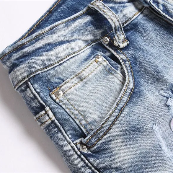 P166 Top replica AMIRI denim shorts AMIRI high street basic ripped tight stretch jeans trousers Amiriamiri is transliterated as Emil, which is the name of the founder. Mike Amiri, the founder of amiri, grew up in Los Angeles, USA. He was influenced by the local street culture Rock since he was a child, so he founded the amiri brand named after himself. A variety of trendy clothing meets the needs of different fashion players. Amiri clothing has novel and unique styles and is a well-known street brand in the United States. Many of its styles and styles are loved by many street photographers. Various clothing styles meet the needs of different people, show their unique temperament, and show the trend of dressing. amiri's jeans are relatively famous. Not only do they have many styles, but the quality of the jeans is also very good. Many celebrities have also worn amiri brand jeans. Fashionability.  Color; picture color Size: m l xl xxl