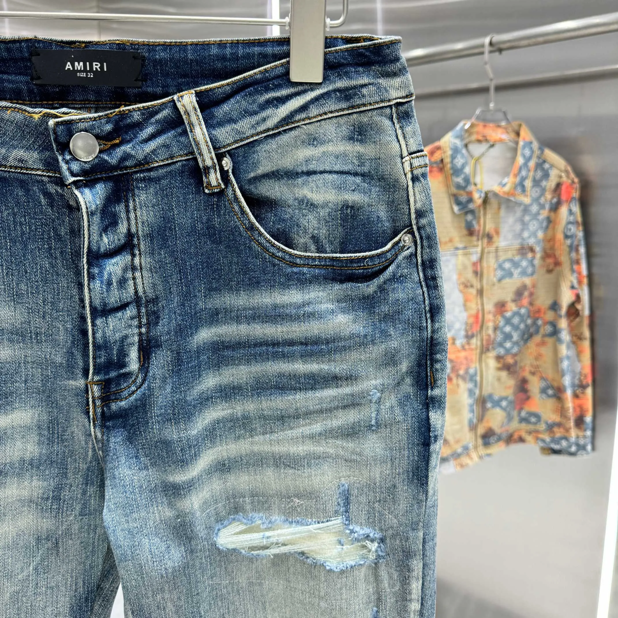P290 Amiri ripped leather letter embroidery craft street fashion slim fit stretch jeans color blue size 30 32 34 36 38