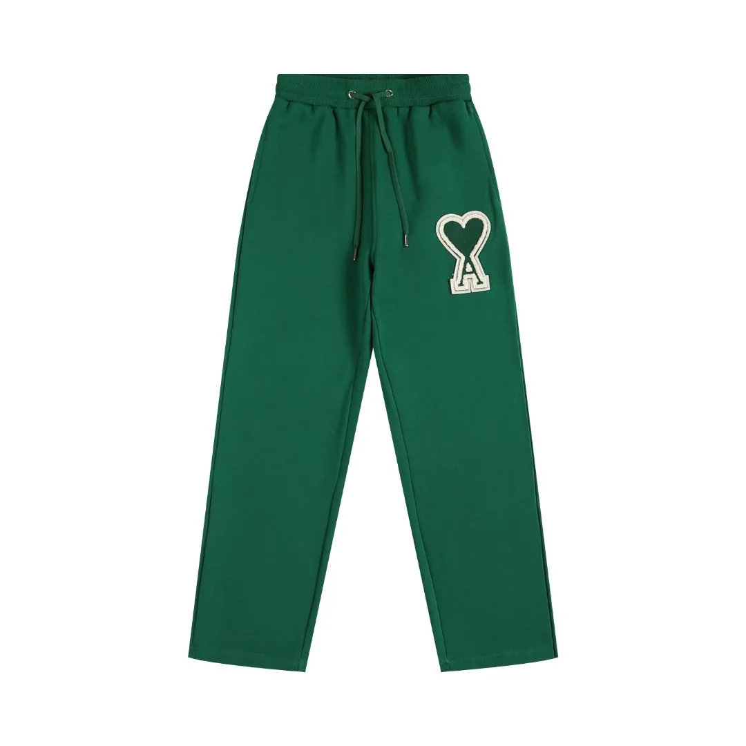 P150 Style No. 204 2025 embroidered large chapter style (with matching straight-leg sweatpants without color difference) AMI 2025 autumn and winter classic large chapter round neck sweatshirt 15 colors to meet everyone's needs. The fabric is made of 380 grams of pure cotton fabric, which is thick and textured. The whole network's counters purchase quality supporting output, which perfectly restores the genuine Zhang Zi. All thick wool knits are used. The absolute quality can be compared with any store in the market at will. There is no color difference in the fixed-dyed threads. The detailed accessories and tag packaging are all 1:1 with the genuine products. The ingenuity spirit gives back to customers.   Color: dark green Size: S M L XL