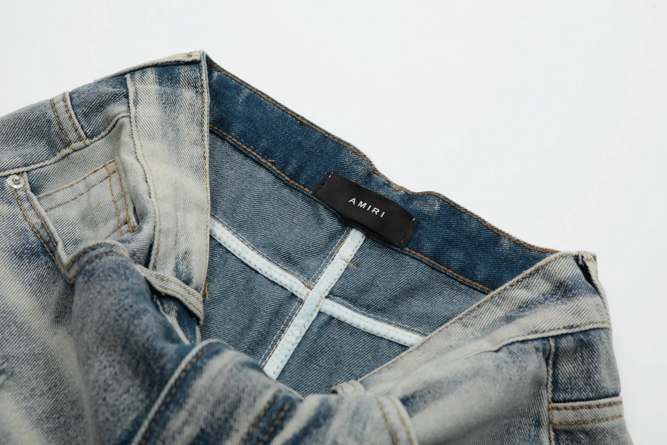 #M37 P168💰 Amiri classic embroidered patched leather ripped letter jeans, slim fit jeans, produced by a major washed factory, full of high-end feel, partially destroyed knee design with patchwork leather design, has been used as a facade design, leather waist nameplate, the focus of this style is not on the washing, but on the destroyed shape and version. The secret lies in the craftsmanship of the master. The cost of post-processing, grinding, cutting, etc. is far beyond the cost of assembly line products. Color: Picture color Size: 30-32-34-36