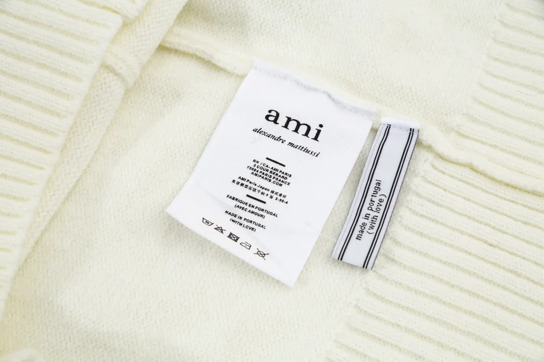 A8148# [Christmas Capsule Series] AMI Paris 2023 autumn and winter new silver big heart alpaca blend soft and waxy cardigan knitted sweater Oversize version for men and women Color: off-white Size: S-XL