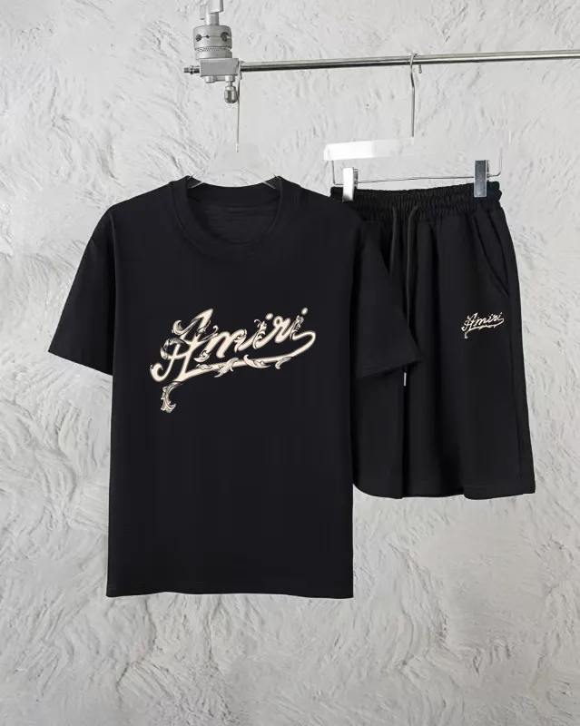 P280 AMIRI exclusively provides new trendy men’s fashionable round neck short-sleeved shorts suits, trendy and fashionable casual short-sleeved suits! It has high breathability and comfort, impeccable details, and brand element design concept, reflecting high quality. It presents a casual cut and the upper body shape is great! Material: 260g double yarn pure cotton short sleeves + 360g pure cotton terry shorts Size: S-XXL 🔥 (please state your height and weight when placing an order)