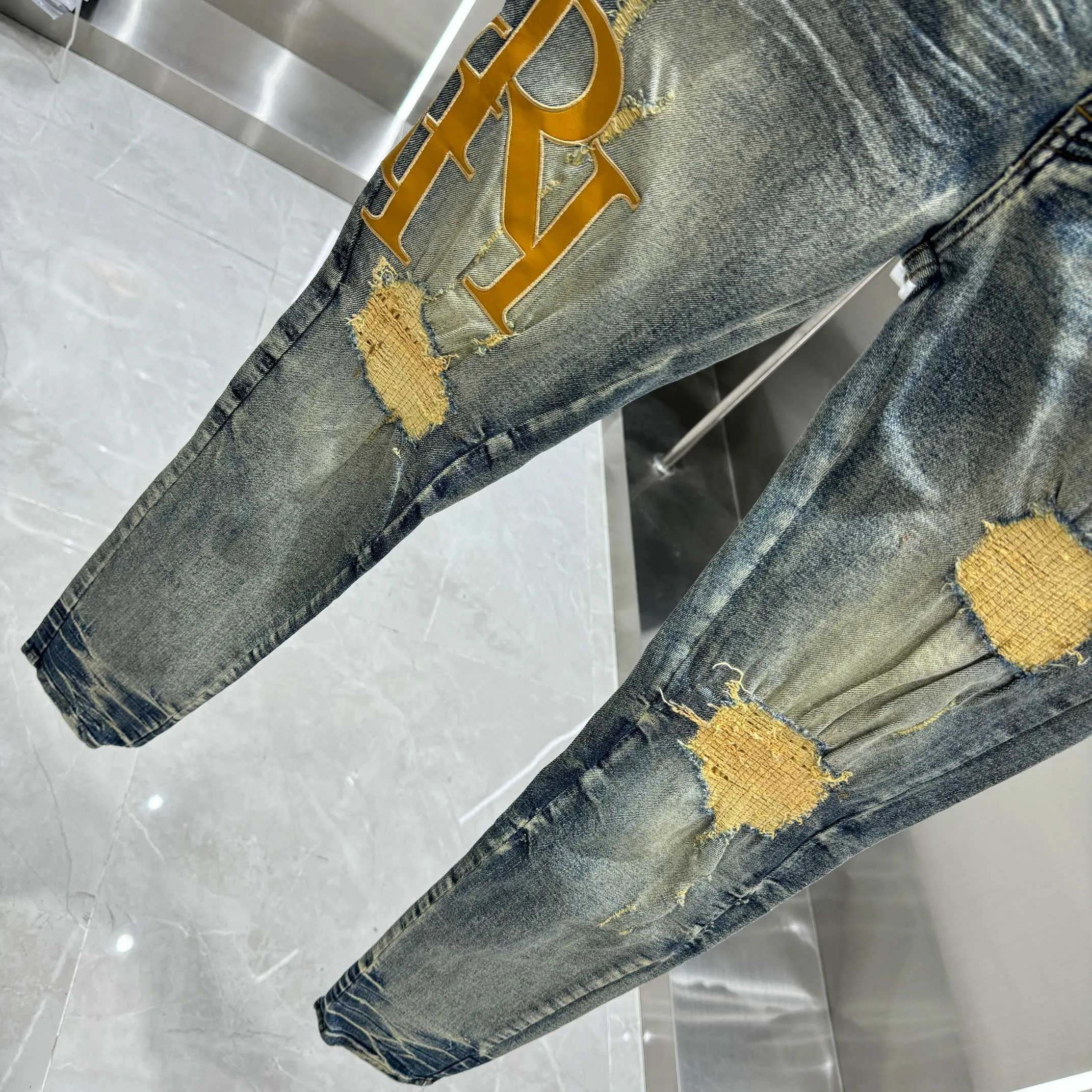 P290 Amiri ripped letter embroidery craft street fashion slim fit stretch jeans color blue size 30 32 34 36 38