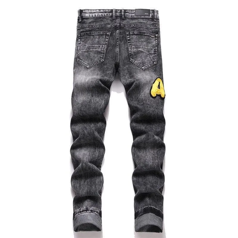 P166 Top replica AMIRI splash-ink medal patch embroidered jeans trousers AMIRI high street basic ripped tight stretch jeans trousers Amiriamiri is transliterated as Emil, which is the name of the founder. Mike Amiri, the founder of amiri, grew up in Los Angeles, USA. He was influenced by the local street culture Rock since childhood, so he founded the amiri brand named after himself. A variety of fashion brand clothing meets the needs of different fashion players. Amiri clothing has novel and unique styles and is a well-known street brand in the United States. Many of its styles and styles are loved by many street photographers. Various clothing styles meet the needs of different people, show their unique temperament, and show the trend of dressing. amiri's jeans are relatively famous. Not only do they have many styles, but the quality of the jeans is also very good. Many celebrities have also worn amiri brand jeans.  The jeans of the amiri brand break through the production process and cutting of the original jeans. The fabrics are relatively soft and comfortable, and are not as hard as some jeans, which can irritate the skin and cause the skin to bleed when worn. Los Angeles trendy brand Amiri's jeans are made with great detail from tailoring to texture, adding wrinkles, bullet holes, damage and other details to add to the trendiness of the jeans. You can choose the style that suits you according to your own needs. Only when you wear a suitable style can you have a certain sense of fashion.  In recent years, high street has become a word that appears more and more frequently in men's clothing. High street style has also become an important direction for everyone's matching. High street related items are basically inseparable from oversize or off-shoulder tops. The lower body is matched with trackpants or tight-fitting denim. In my opinion, the most representative one is perhaps annihilation. Color; picture color Size: m l xl xxl