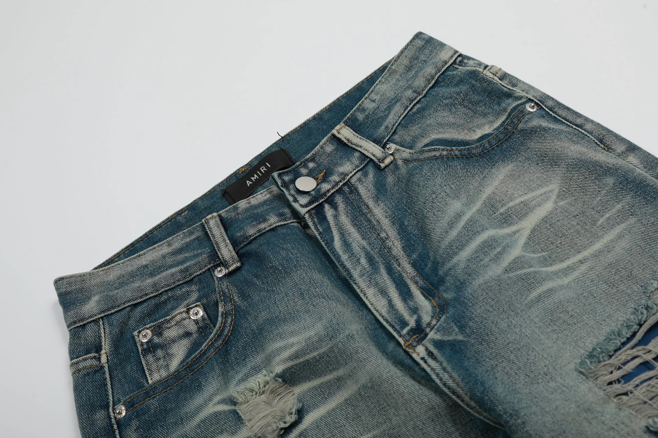 ￼ #M46 P168💰 Amiri’s classic embroidered leather ripped letter jeans. Slim fit jeans. Produced by a major washed factory. Full of high-end. Partial damage to the knees and patchwork design. Already used as a facade design. Leather waist nameplate. The focus of this style is not on the washing, but on the shape and version of the damage. The secret lies in the craftsmanship of the master. The cost of post-processing, grinding, cutting, etc. is far beyond the cost of assembly line products. Color: Picture color Size: 30-32-34-36
