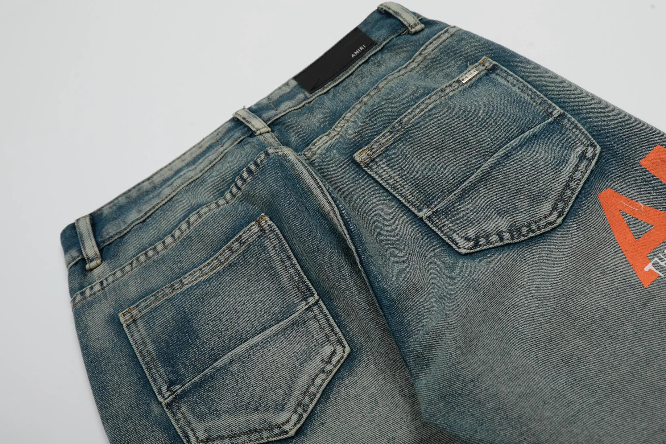 ￼ #M46 P168💰 Amiri’s classic embroidered leather ripped letter jeans. Slim fit jeans. Produced by a major washed factory. Full of high-end. Partial damage to the knees and patchwork design. Already used as a facade design. Leather waist nameplate. The focus of this style is not on the washing, but on the shape and version of the damage. The secret lies in the craftsmanship of the master. The cost of post-processing, grinding, cutting, etc. is far beyond the cost of assembly line products. Color: Picture color Size: 30-32-34-36