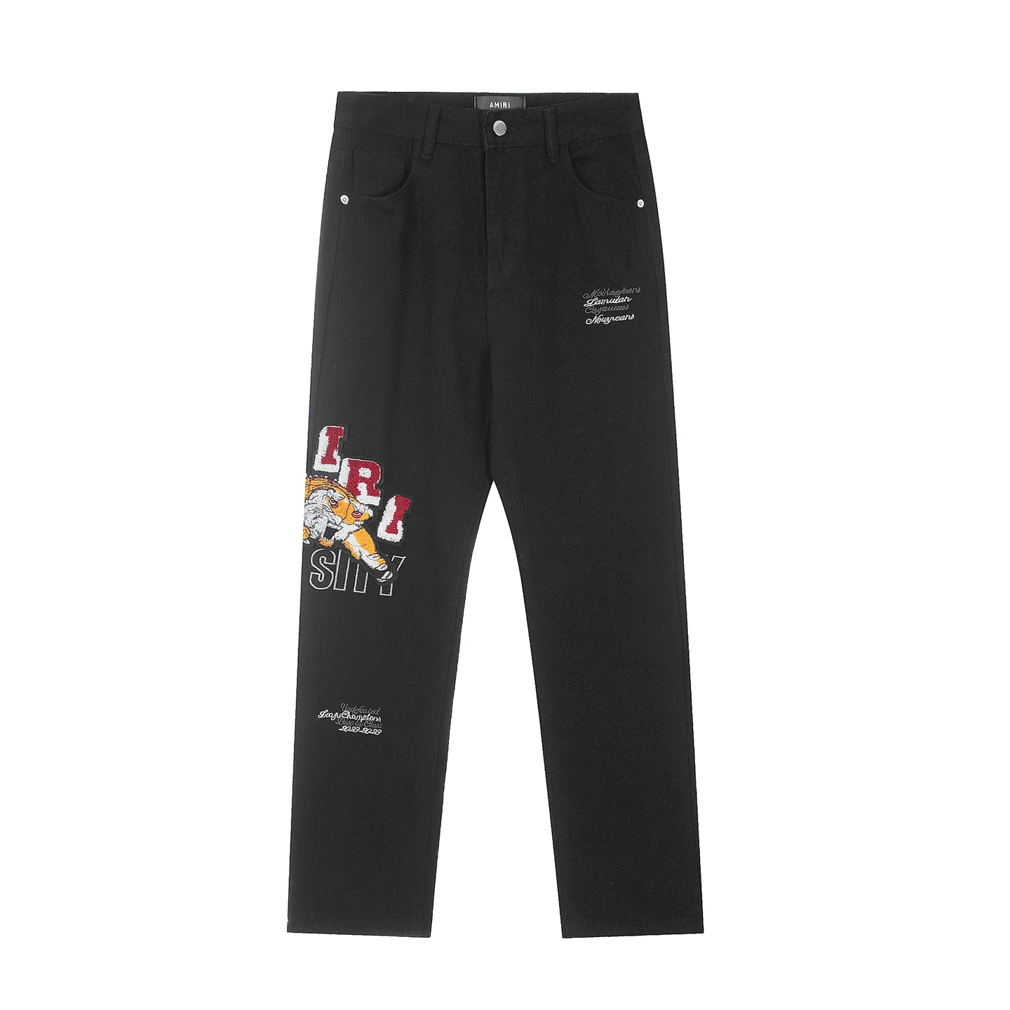 #M20 P168💰 Amiri’s classic embroidered patched leather ripped letter jeans. Slim fit jeans. Produced by a well-washed factory. Full of high-end. Knee-part destroyed design with patchwork design. Already used as facade design. Leather waist nameplate. The focus of this style is not on washing, but on the destroyed shape and version. The secret lies in the craftsmanship of the master. The cost of post-processing, grinding, cutting, etc. is far beyond the cost of assembly line products. Color: Picture color Size: 30-32-34-36