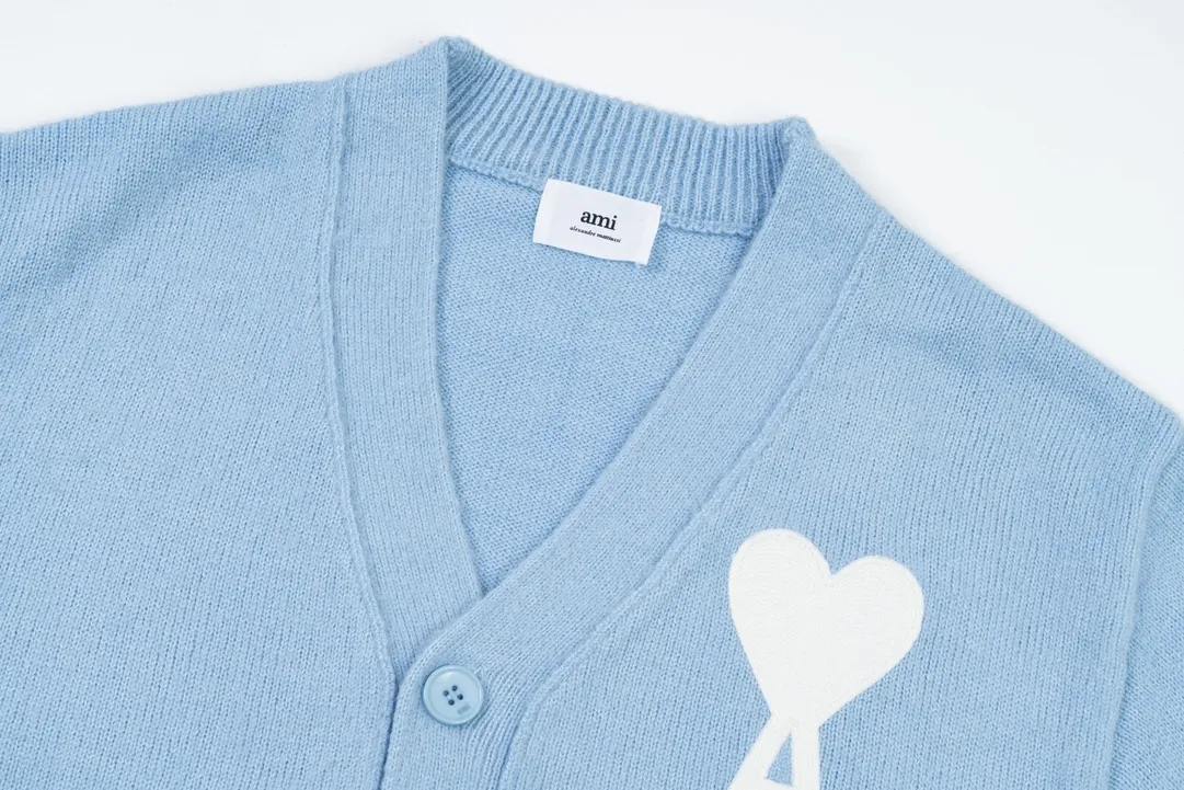 A066# AMI Paris 2023 new white big love towel embroidered seahorse wool cardigan wool Oversize version, same style for men and women Color: sky blue tender pink Size: S-XL