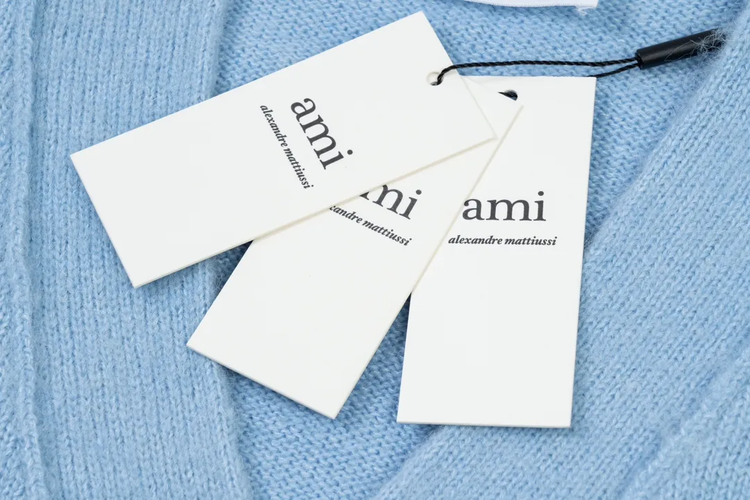 A066# AMI Paris 2023 new white big love towel embroidered seahorse wool cardigan wool Oversize version, same style for men and women Color: sky blue tender pink Size: S-XL