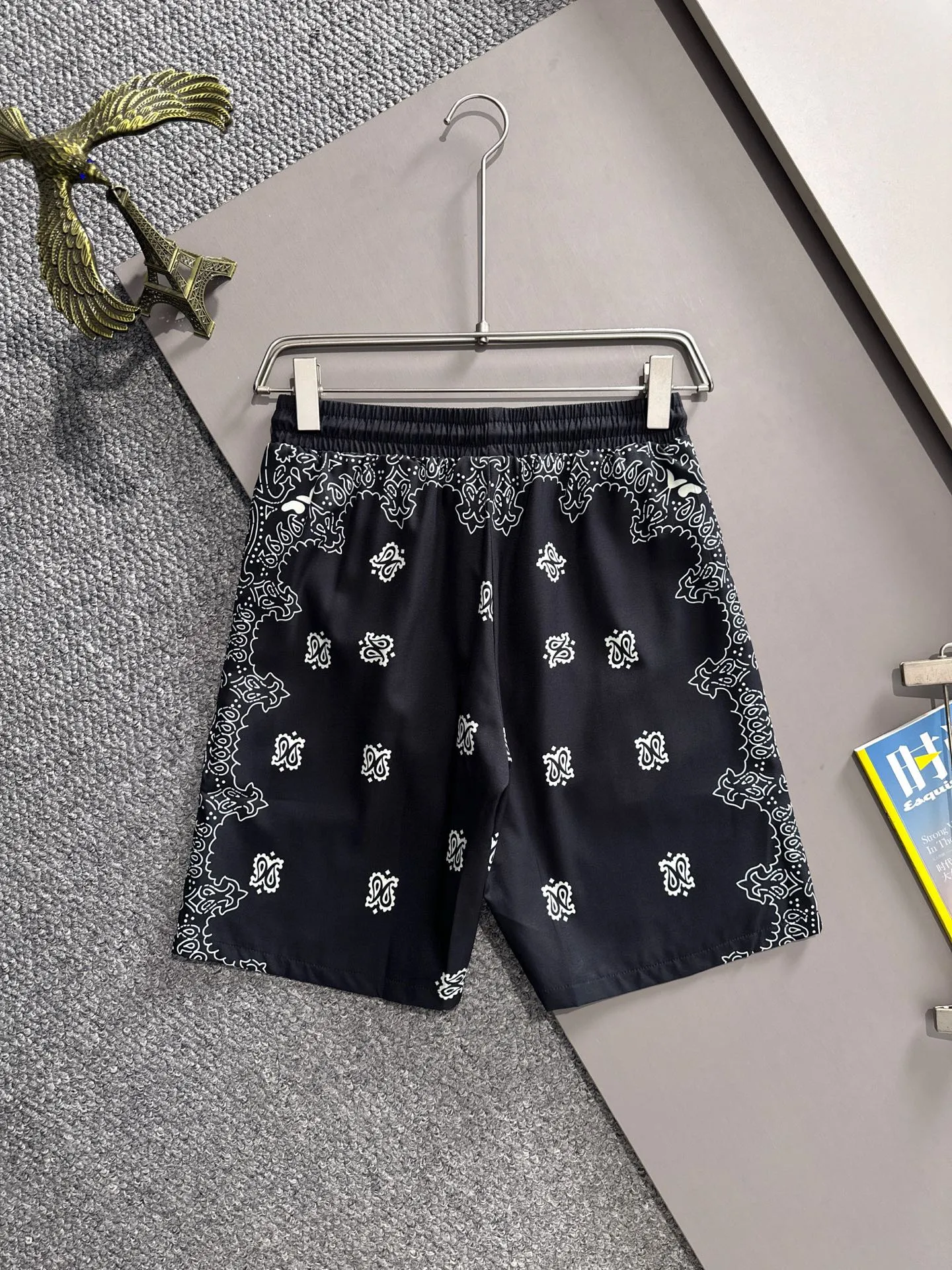 P360 AMIRI 2026 spring and summer classic LOGO design full-print suit, light and thin cotton full-body digital printing, made of high-quality polyester fiber fabric, breathable mesh lining is added to the pants, carefully crafted to a standard version, can be matched separately with clothes, versatile style for leisure time! The classic logo on the whole body is very eye-catching, showing a sense of luxury and style, becoming a classic and mainstream style that never goes out of style and is elegant! Extremely handsome, classic and heroic. Same style for men and women. Size: M-3XL (please note your height and weight when placing an order)