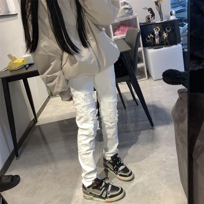 P166 amiri high street ripped patched jeans trousers amiri ripped tight stretch jeans trousers amiri hot diamonds amiri is transliterated as Emil, which is the name of the founder. mikeamiri, the founder of amiri, grew up in Los Angeles, USA. He was influenced by the local street culture RO since he was a child, so he founded the amiri brand named after himself. A variety of trendy clothing meets the needs of different trendy players. Amiri clothing has novel and unique styles and is a well-known street brand in the United States. The styles and styles of many clothes are loved by many street photographers. The various clothing styles meet the dressing needs of different people, show their unique temperament, and show the trend of dressing. amiri's jeans are relatively famous. Not only do they have many styles, but the quality of the jeans is also very good. Many celebrities have also worn amiri brand jeans. Size: M-XXL