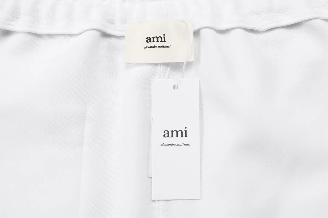 🅿️200 AMI 2025 new model, light luxury, embroidered love letter logo, essential for daily commuting for men and women, casual shorts ·Customized terry fabric ·Elastic + drawstring adjustable waistband ·Imported machine high-density embroidery technology ·Waist label, hangtag, three wash marks complete Color: White Size: M L XL XXL XXXL