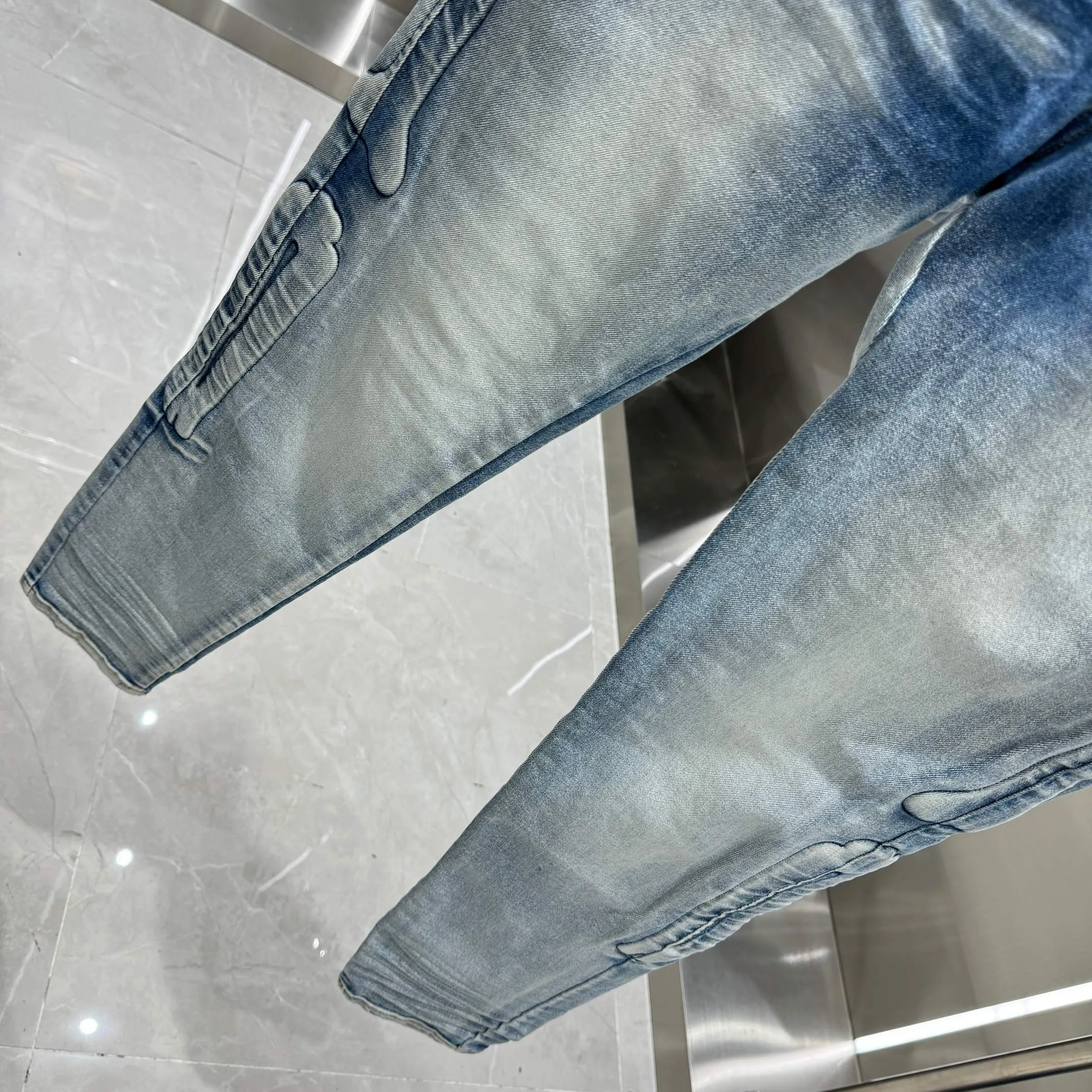 P290 Amiri ripped back pocket letter embroidery street fashion slim fit stretch jeans Color light blue Size 30 32 34 36 38