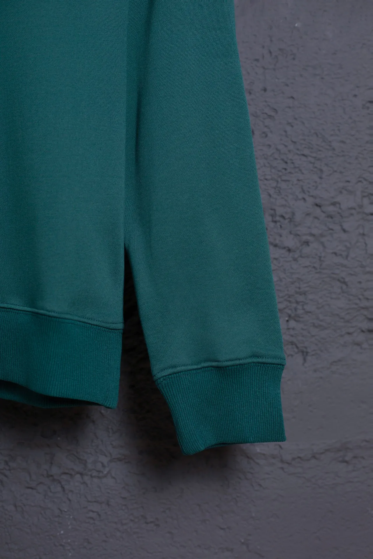 P146 Exclusive background picture AMI 25 autumn and winter new classic little love embroidered pullover sweatshirt Customized 360g pure cotton fabric High version New main wheat Washed wheat Same style for men and women Color: dark green Size: S-XL
