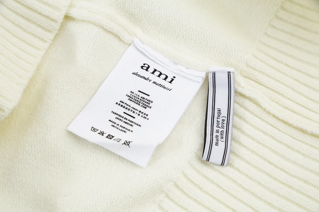 P190 A8149# [Christmas Capsule Series] AMI Paris 2024 new autumn and winter silver big heart alpaca blended soft and waxy knitted turtleneck sweater Oversize version for men and women Color: beige silver heart beige gold heart Size: S-XL