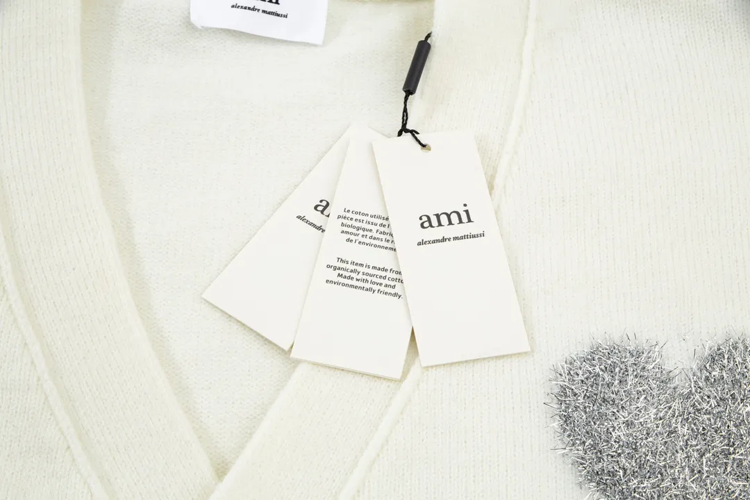 P200 A8148# [Christmas Capsule Series] AMI Paris 2024 Autumn and Winter New Product Silver Big Heart Alpaca Blended Soft and Waxy Cardigan Knitted Sweater Oversize Version Same Style for Men and Women Color: Beige Silver Heart Beige Gold Heart Size: S-XL