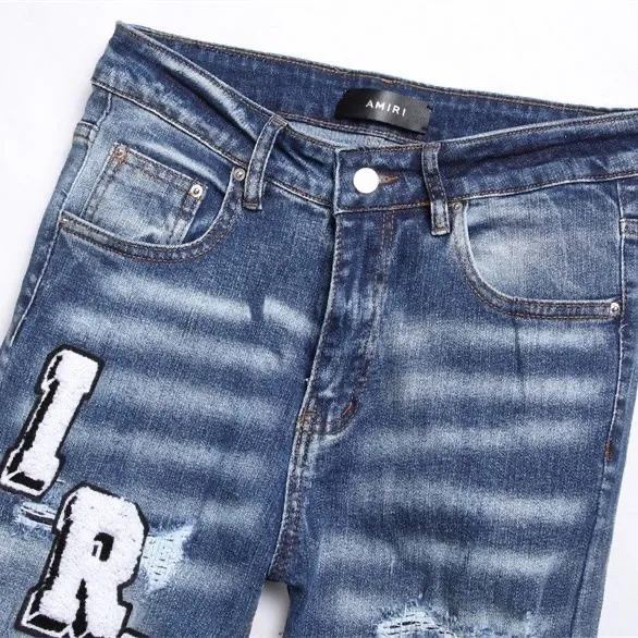 P196 Top replica AMIRI jeans trousers AMIRI high street basic ripped tight stretch jeans trousers Amiriamiri is transliterated as Emil, which is the name of the founder. Mike Amiri, the founder of amiri, grew up in Los Angeles, USA. He was influenced by the local street culture Rock since he was a child, so he founded the amiri brand named after himself. A variety of trendy brand clothing meets the needs of different fashion players. Amiri clothing has novel and unique styles and is a well-known street brand in the United States. Many of its styles and styles are loved by many street photographers. Various clothing styles meet the needs of different people, show their unique temperament, and show the trend of dressing. amiri's jeans are relatively famous. Not only do they have many styles, but the quality of the jeans is also very good. Many celebrities have also worn amiri brand jeans.  The jeans of the amiri brand break through the production process and cutting of the original jeans. The fabrics are relatively soft and comfortable, and are not as hard as some jeans, which can irritate the skin and cause the skin to bleed when worn. Los Angeles trendy brand Amiri's jeans are made with great detail from tailoring to texture, adding wrinkles, bullet holes, damage and other details to add to the trendiness of the jeans. You can choose the style that suits you according to your own needs. Only when you wear a suitable style can you have a certain sense of fashion.  In recent years, high street has become a word that appears more and more frequently in men's clothing. High street style has also become an important direction for everyone's matching. High street related items are basically inseparable from oversize or off-shoulder tops. The lower body is matched with trackpants or tight-fitting denim. In my opinion, the most representative one is perhaps annihilation. Color; picture color Size: m l xl xxl