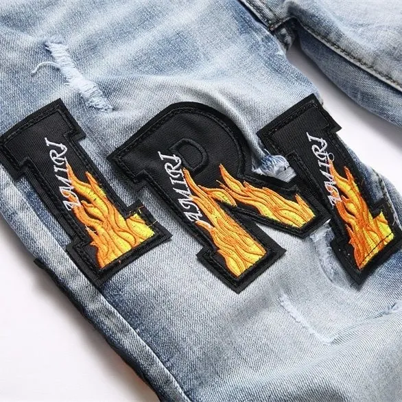 #M72 P168💰 AMIRI patch embroidery jeans trousers AMIRI high street basic ripped tight elastic jeans trousers amiri brand jeans break the production process and cutting of the original jeans, the fabrics are softer and more comfortable Hand-sewn collar label Customized logo buttons Genuine leather tag Color: Picture color Size: 30-32-34-36
