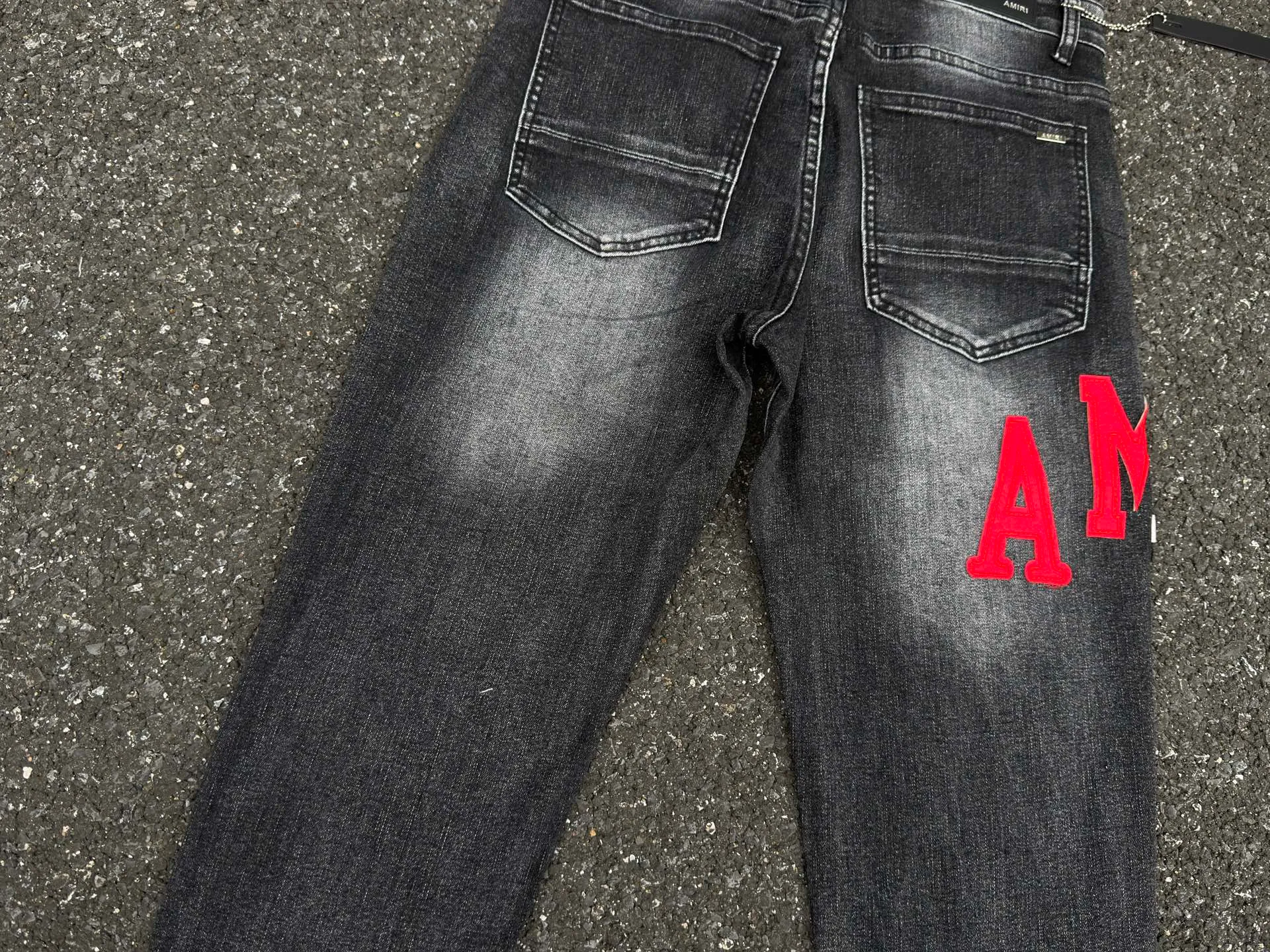 P240 💰AM01 AMIRI new jeans, washed ripped holes, whiskering leather denim trousers, same style for men and women Size: S-XL (28-34)