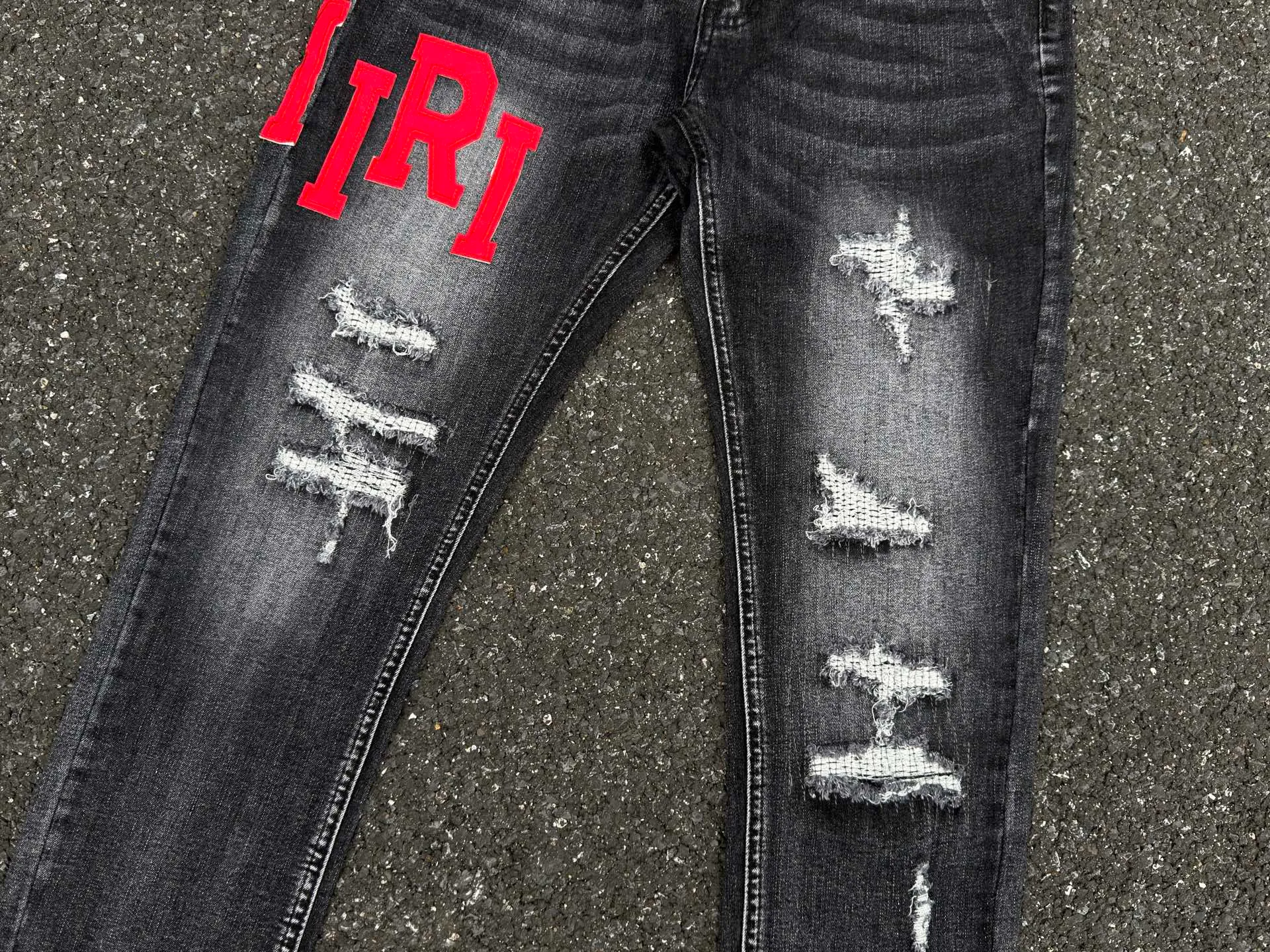 P240 💰AM01 AMIRI new jeans, washed ripped holes, whiskering leather denim trousers, same style for men and women Size: S-XL (28-34)