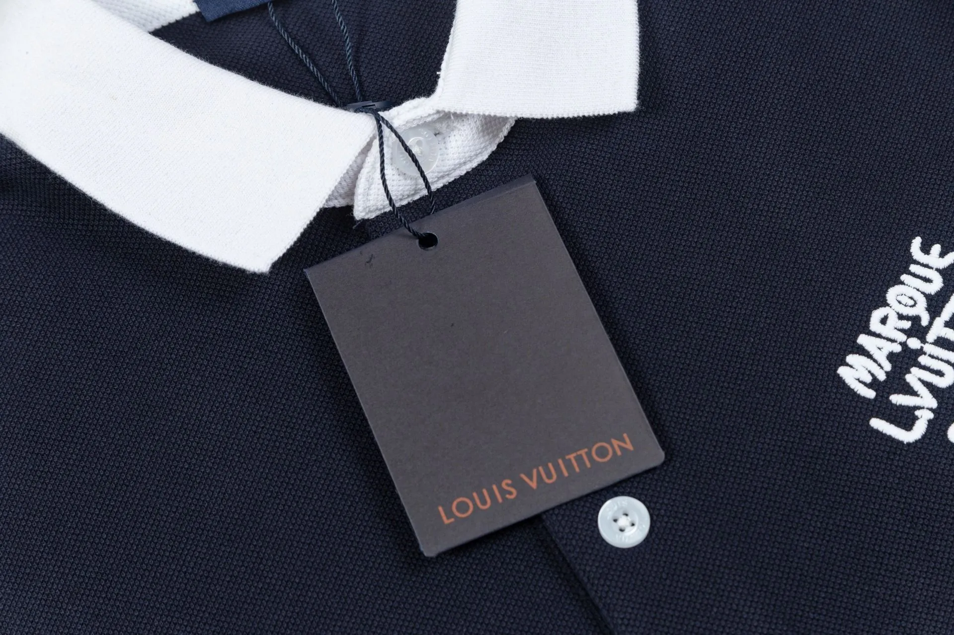 Brand: LV Weight: 270 Color: Blue Black Size: M-XXL Original customization 1:1 restoration Embroidery technology Pure cotton mercerized piqué This polo shirt is made of piqué cotton with a subtle full-width Damier jacquard texture, and the Marque L.Vuitton déposée logo embroidery lights up the sight. Pearlescent buttons add dandy style and can easily be incorporated into everyday looks.  •Regular fit •Damier jacquard pique •Marque L.Vuitton déposée embroidery on chest •Button placket at front •Pearl buttons with LV logo on top button •Ribbed collar and cuffs •100% cotton