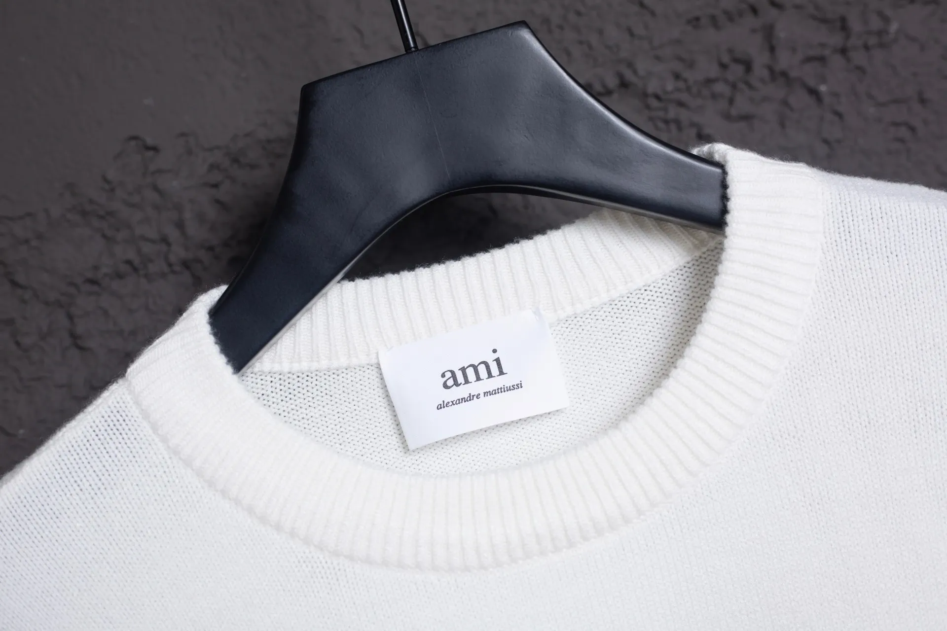 P170 AMI's new classic love chapter crew neck sweater, the highest version, supports comparison, color: white, size: S-XL