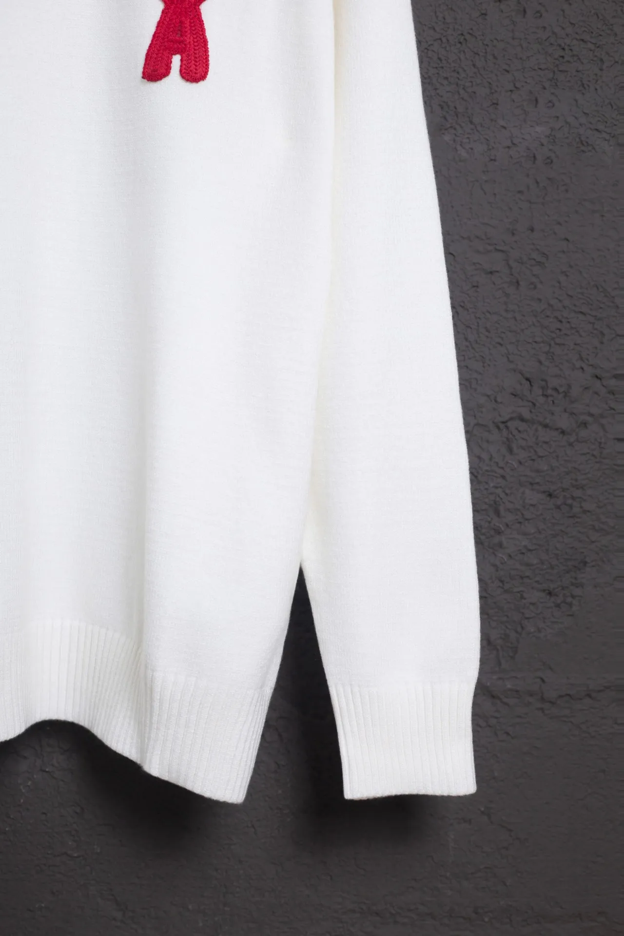 P170 AMI's new classic love chapter crew neck sweater, the highest version, supports comparison, color: white, size: S-XL