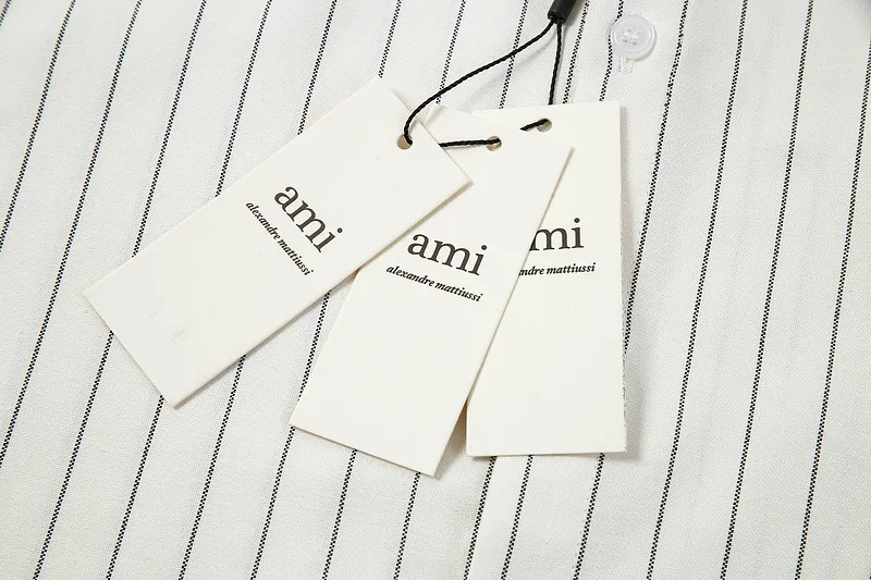 AMI Paris classic autumn red love heart embroidered on the chest. Casual cotton large striped short-sleeved Oxford shirt. Original custom-made 180g pure cotton fabric. Loose off-shoulder version. Same style for men and women. Color: black and white, blue and white. Size: S-XL.