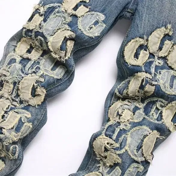#M13 P168💰 Heavyweight AMIRI MX1 💎High Street Jeans Slim Fit Stretch Washed Knife Cut Hole Trousers FOG High Street Men's Fashion AMIRI Embroidered Patch Jeans amiri is transliterated as Emil, which is the name of the founder. Mike Amiri, the founder of amiri, grew up in Los Angeles, USA, and was influenced by local street culture and Punk Rock since he was a child. Due to his influence, he founded the amiri brand named after himself. A variety of trendy clothing meets the needs of different fashion players. Amiri clothing has novel and unique styles and is a well-known street brand in the United States. The styles and styles of many clothes are loved by many street photographers. The various clothing styles meet the dressing needs of different people, show their unique temperament, and show the trend of dressing. amiri's jeans are relatively famous. Not only do they have many styles, but the quality of the jeans is also very good. Many celebrities have also worn amiri brand jeans.  The jeans of the amiri brand break through the production process and cutting of the original jeans. The fabrics are relatively soft and comfortable, and are not as hard as some jeans, which can irritate the skin and cause the skin to bleed when worn. Los Angeles trendy brand Amiri's jeans are made with great detail from tailoring to texture, adding wrinkles, bullet holes, damage and other details to add to the trendiness of the jeans. You can choose the style that suits you according to your own needs. Only when you wear a suitable style can you have a certain sense of fashion.  In recent years, high street has become a word that appears more and more frequently in men's clothing. High street style has also become an important direction for everyone's matching. High street-related items basically cannot avoid oversize or drop-shoulder tops. The lower body is matched with trackpants or tight-fitting denim. Among them, in my opinion, the most representative one is perhaps annihilation. What I bring to you today is the MX1 patchwork denim worn by many Internet celebrities in Xiaohongshu. It is operated by a Ningbo washing factory. Front and back. The trousers have a beautiful fading color with cat whiskers. Full of high-end feel. Knee-part damage design with leather patchwork design. Already used as facade design. Leather waist nameplate. Customized crotch placket hardware. Engraving and molding. The focus of this style is not on washing, but on the shape and version of the damage. The secret lies in the craftsmanship of the master. The cost of hand-made products such as fraying, machining, knife cutting, etc. is far beyond comparison with assembly line products. Color: Picture color Size: 30-32-34-36