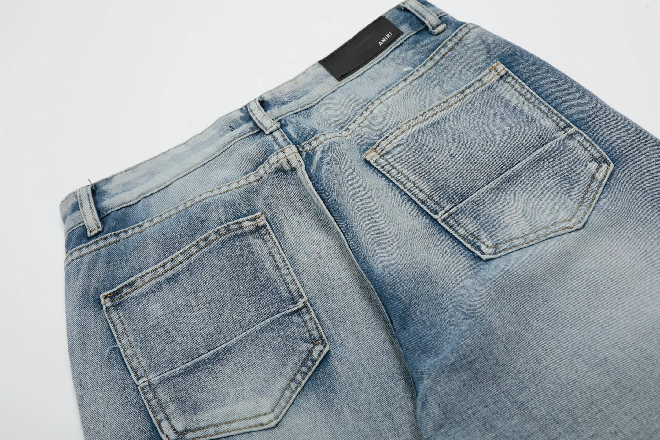 #M41 P168💰 Amiri classic embroidered patched leather ripped letter jeans, slim fit jeans, produced by a major washed factory, full of high-end feel, partially destroyed knee design with patchwork leather design, has been used as a facade design, leather waist nameplate, the focus of this style is not on the washing, but on the destroyed shape and version. The secret lies in the craftsmanship of the master. The cost of post-processing, grinding, cutting, etc. is far beyond the cost of assembly line products. Color: Picture color Size: 30-32-34-36