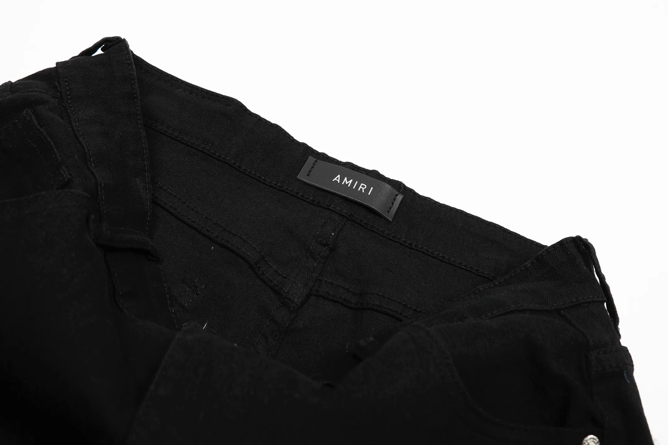 #M61 P168💰 AMIRI patch embroidery jeans trousers AMIRI high street basic ripped tight elastic jeans trousers amiri brand jeans break the production process and cutting of the original jeans, the fabrics are softer and more comfortable Hand-sewn collar label Customized logo buttons Genuine leather tag Color: Picture color Size: 30-32-34-36