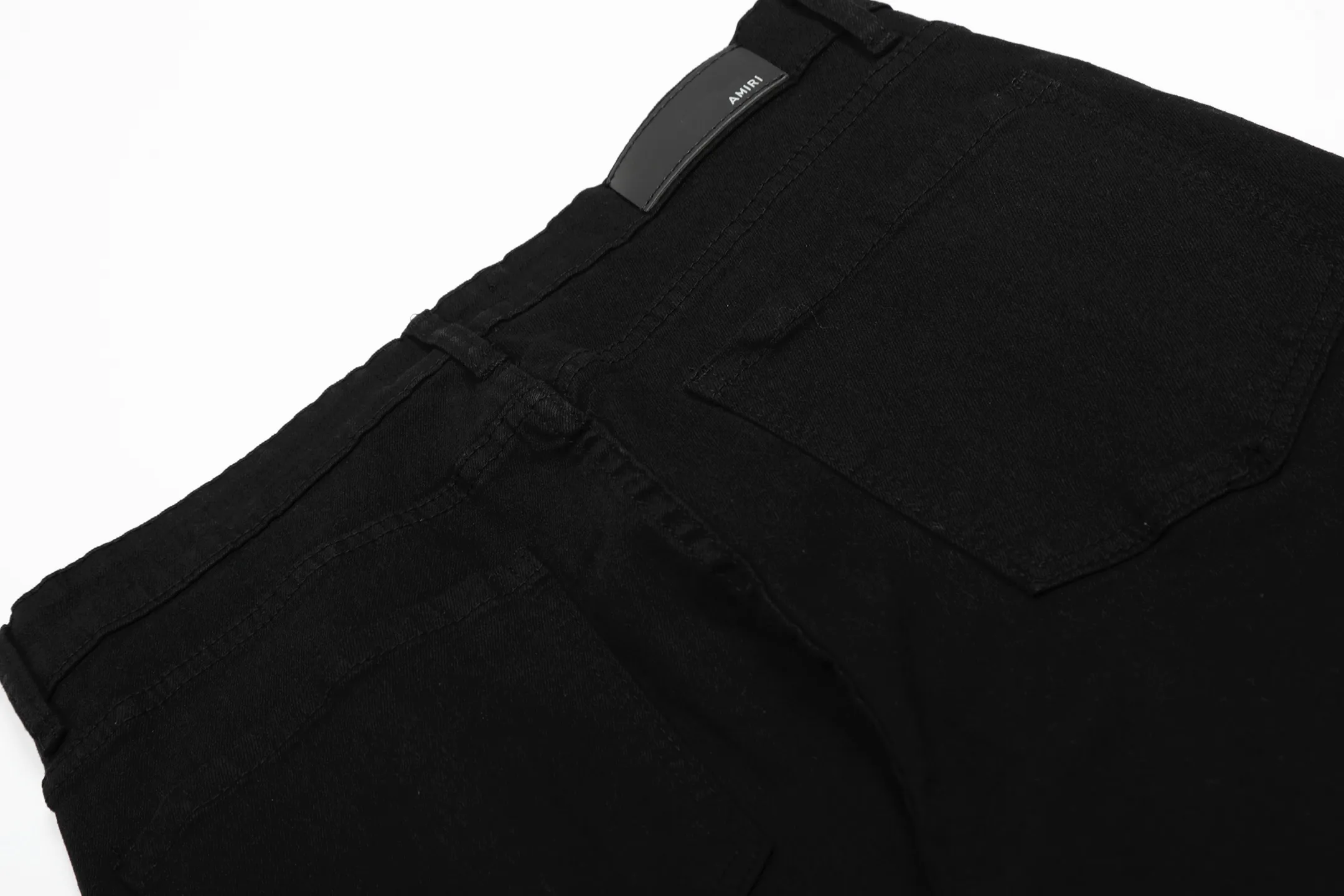 #M61 P168💰 AMIRI patch embroidery jeans trousers AMIRI high street basic ripped tight elastic jeans trousers amiri brand jeans break the production process and cutting of the original jeans, the fabrics are softer and more comfortable Hand-sewn collar label Customized logo buttons Genuine leather tag Color: Picture color Size: 30-32-34-36