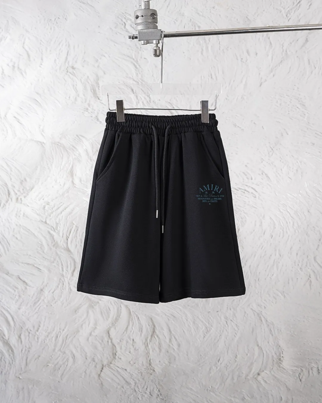 P180 AMIRI new shorts, classic printed shorts, light luxury, a must-have item for daily commuting for men and women, correct version, welcome to compare, detailed features · Made of 360g Xinjiang cotton double yarn fish scale terry fabric · Elastic waistband · Double needle stitching and cross-stitching process Color: black/grey Size: S M L XL XXL (please state your height and weight when placing an order)