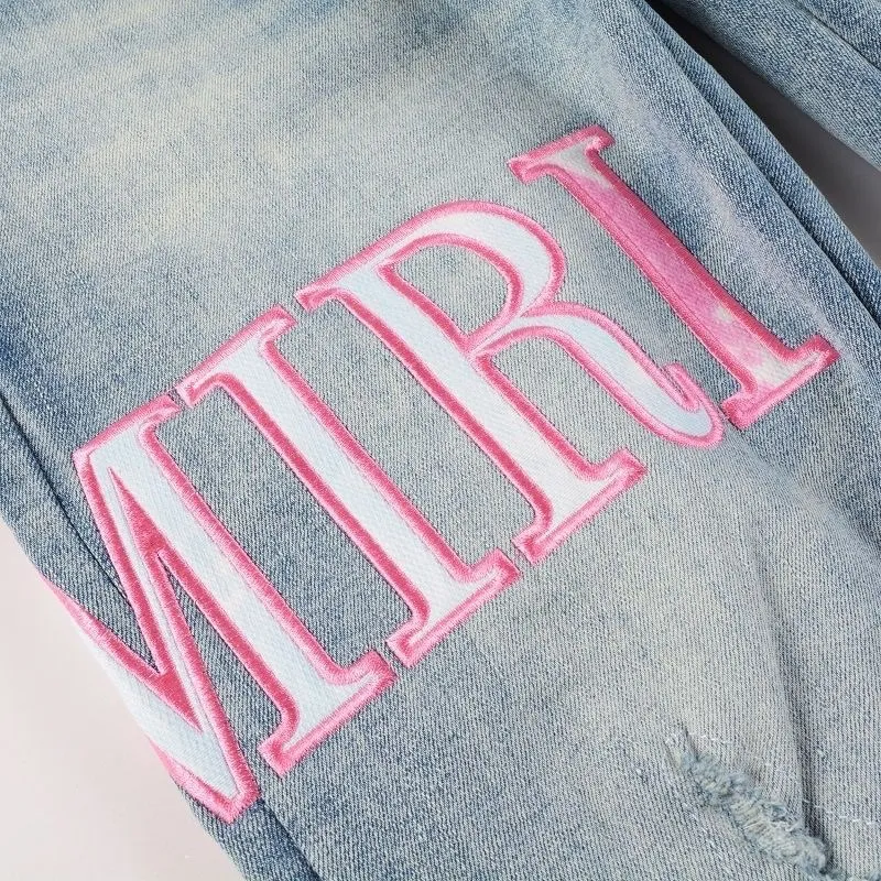 P180 Top replica AMIRI splash-ink medal patch embroidered jeans trousers AMIRI high street basic ripped tight stretch jeans trousers Amiriamiri is transliterated as Emil, which is the name of the founder. Mike Amiri, the founder of amiri, grew up in Los Angeles, USA. He was influenced by the local street culture Rock since he was a child, so he founded the amiri brand named after himself. A variety of trendy brand clothing meets the needs of different fashion players. Amiri clothing has novel and unique styles and is a well-known street brand in the United States. Many of its styles and styles are loved by many street photographers. Various clothing styles meet the needs of different people, show their unique temperament, and show the trend of dressing. amiri's jeans are relatively famous. Not only do they have many styles, but the quality of the jeans is also very good. Many celebrities have also worn amiri brand jeans.  The jeans of the amiri brand break through the production process and cutting of the original jeans. The fabrics are relatively soft and comfortable, and are not as hard as some jeans, which can irritate the skin and cause the skin to bleed when worn. Los Angeles trendy brand Amiri's jeans are made with great detail from tailoring to texture, adding wrinkles, bullet holes, damage and other details to add to the trendiness of the jeans. You can choose the style that suits you according to your own needs. Only when you wear a suitable style can you have a certain sense of fashion.  In recent years, high street has become a word that appears more and more frequently in men's clothing. High street style has also become an important direction for everyone's matching. High street related items are basically inseparable from oversize or off-shoulder tops. The lower body is matched with trackpants or tight-fitting denim. In my opinion, the most representative one is perhaps annihilation. Color; picture color Size: m l xl xxl