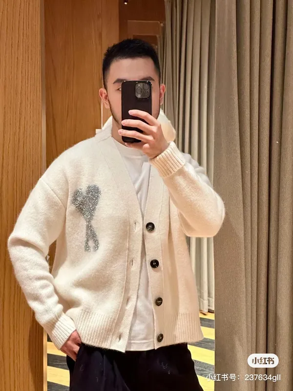 Upper body picture.Ami Paris 2024 autumn and winter new cardigan sweater SMLXL