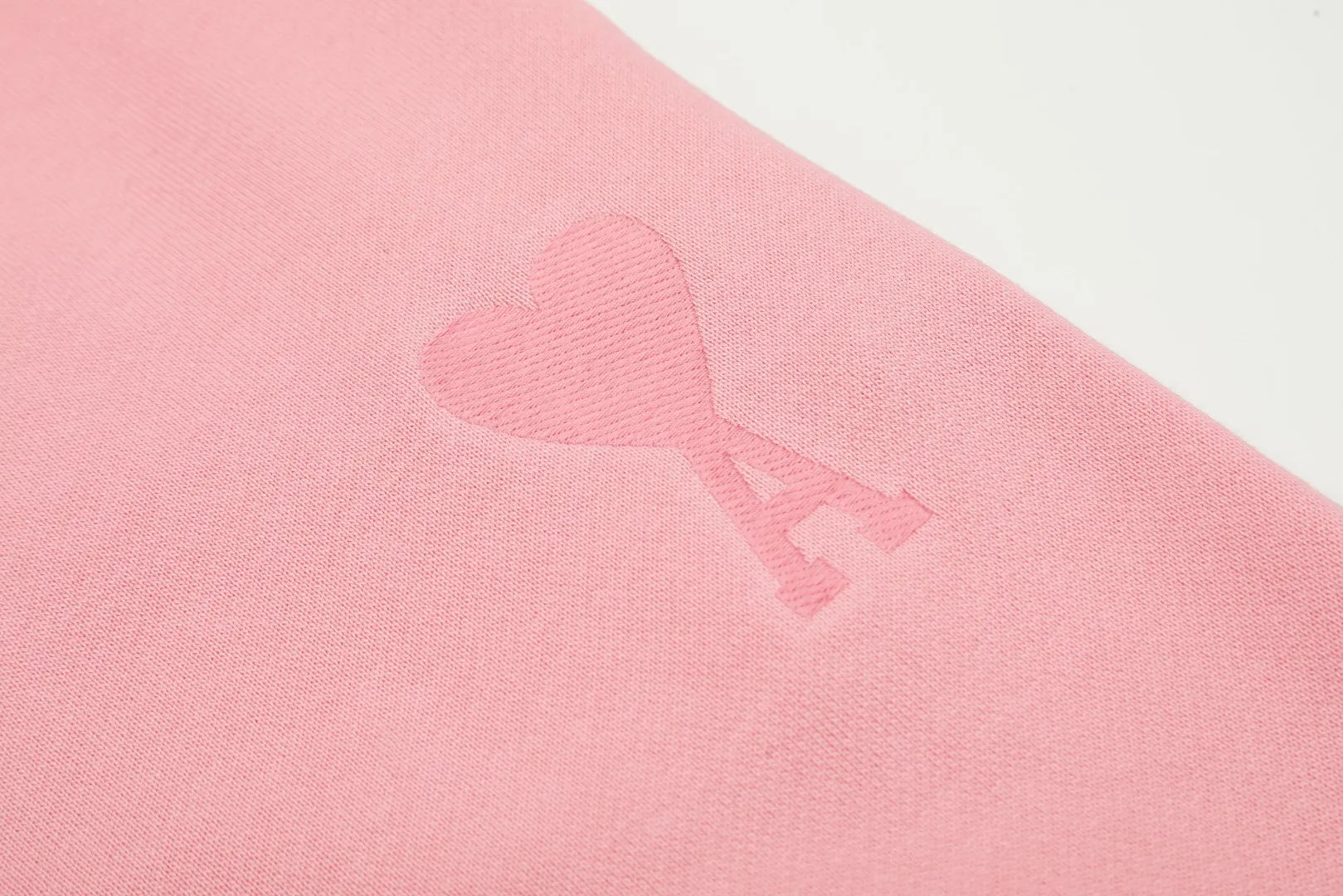 AMI/Amy Macaron Love Embroidery Classic Shorts Put aside all the messy words and let’s go directly to the product parameters: ✅480g high-gram weight customized rough feel fabric ✅Correct workmanship. Every detail is 100% restored to the official website. ✅The thread is made of 500g high-gram heavyweight pure cotton thread. Custom-woven and dyed in the same color in the same vat. There is no color difference with the fabric. Machine washable and washed, not easy to deform. ✅No comparison and no harm. Different from market currency. Correct workmanship details. High-quality pure cotton fabric ✅The webbing is made of custom-dyed high-density and high-thickness webbing. Comparing with the official website. ✅The only correct embroidery of the same material on the market. Differentiating the fakes on the market at a glance. ✅The version follows the official website. It is loose and slim and can be worn up to 210 pounds. There is no pressure for global shopping. Size: S-XL Color: Black Khaki Light Blue Rose Pink Light Green