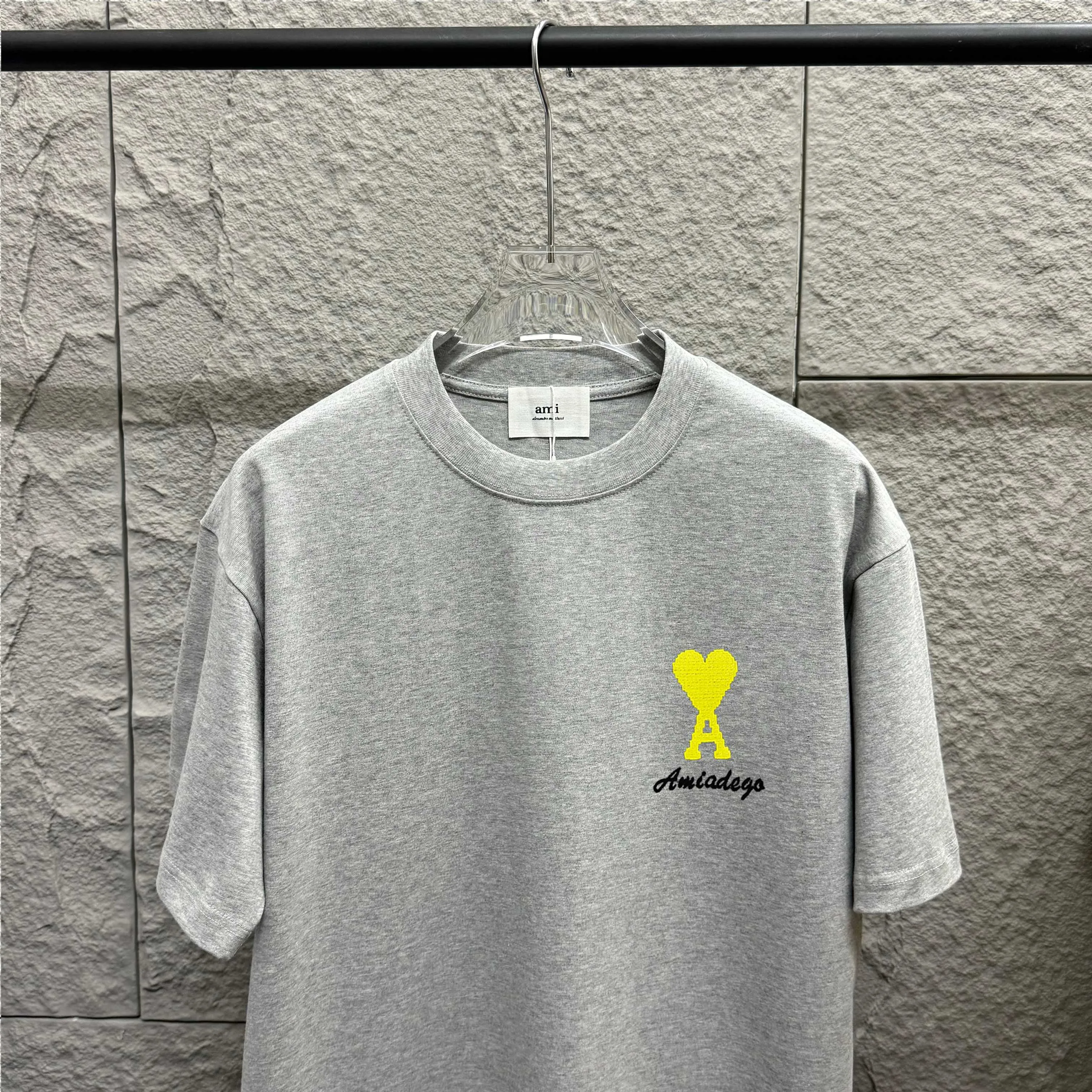 🅿️180 Ami* 2025 spring and summer new style Embroidered yellow love letters Customized double yarn plain cotton fabric Short-sleeved T-shirt Unisex Color: Black White Floral Gray Angora Red Size: S (90-130 catties) M (120-150 catties) L (140-165 catties) XL (160-180 catties) XXL (180-210 pounds)